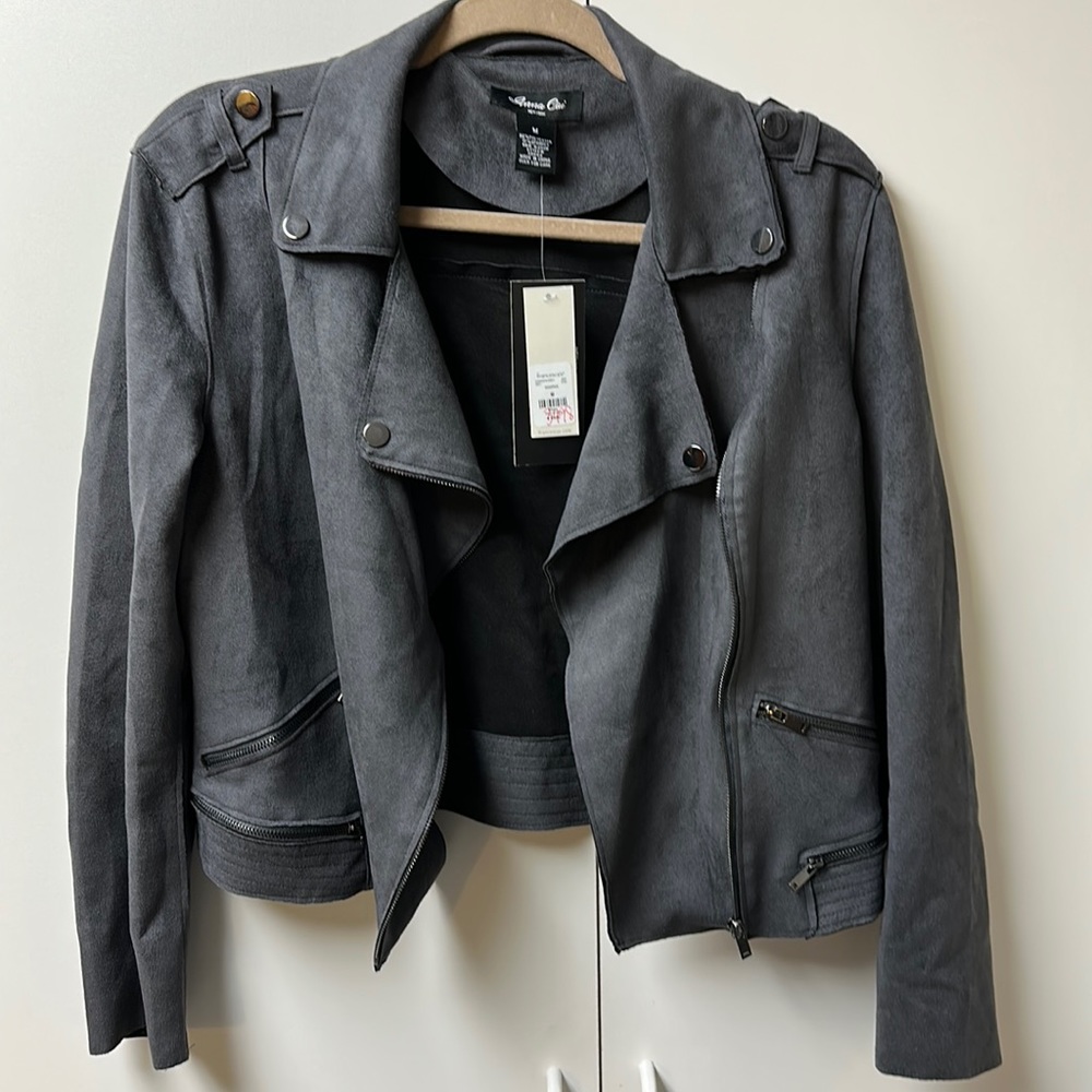 Beautiful grey jacket. NWT. Size M.